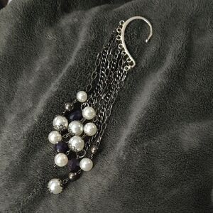 Elegant Pearl and Black Chain Earring
